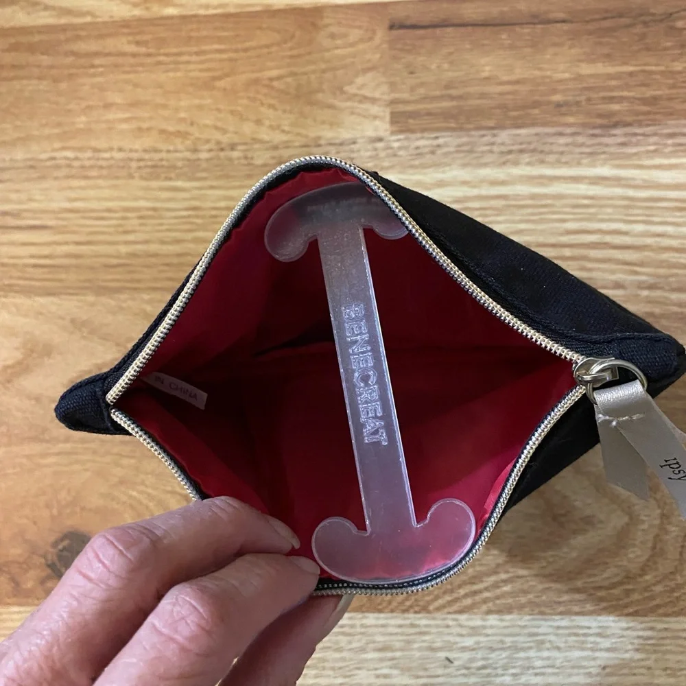 Skincare Mask & Lip Balm Lot — Gold and Lavender Accents - Picture 10 of 11